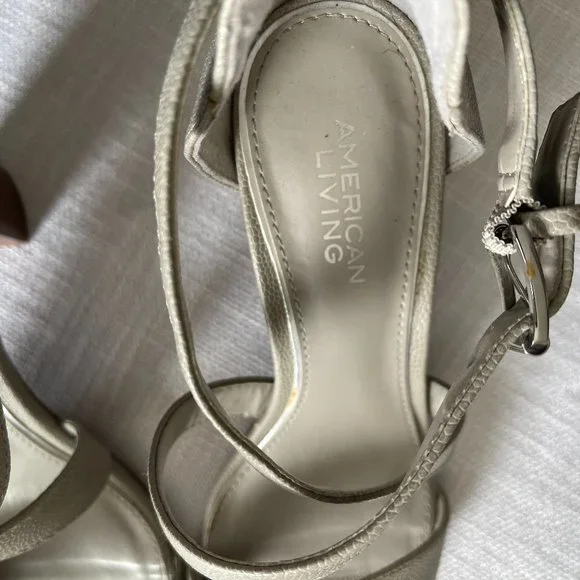 American Living gray sandals, size 7.5 (silver tone buckle) - Picture 5 of 7